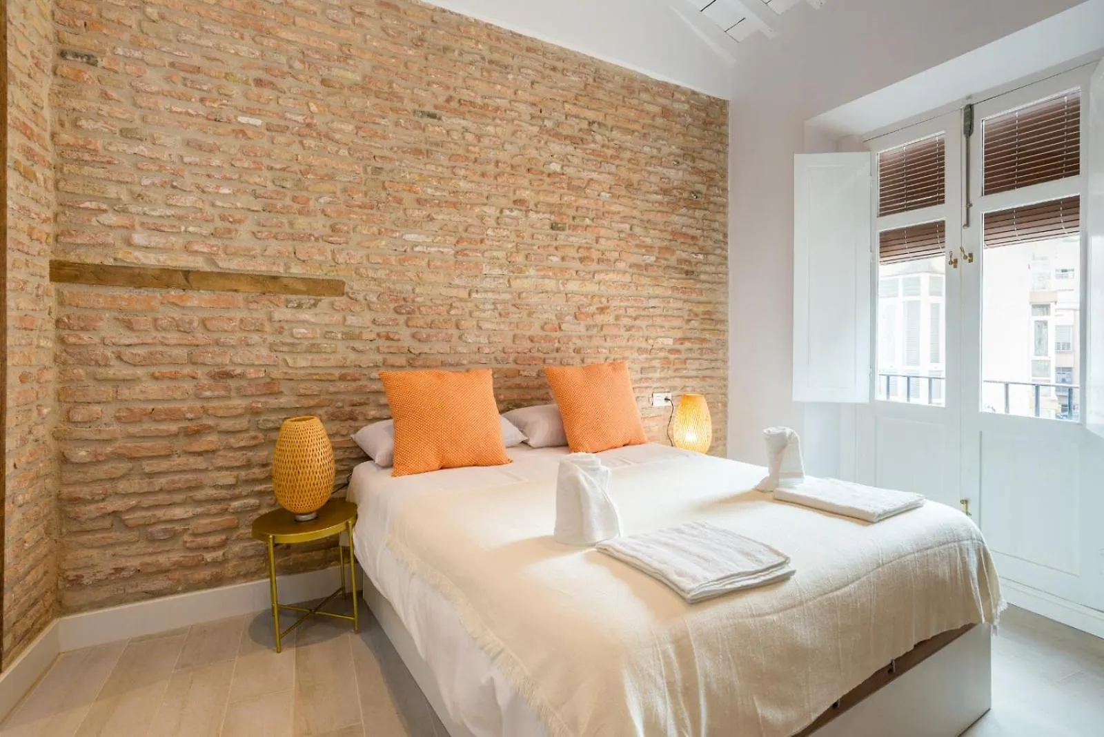 Te1A-El Teatro Brick Wall Suite Prime Location Málaga 0*,  Spanien